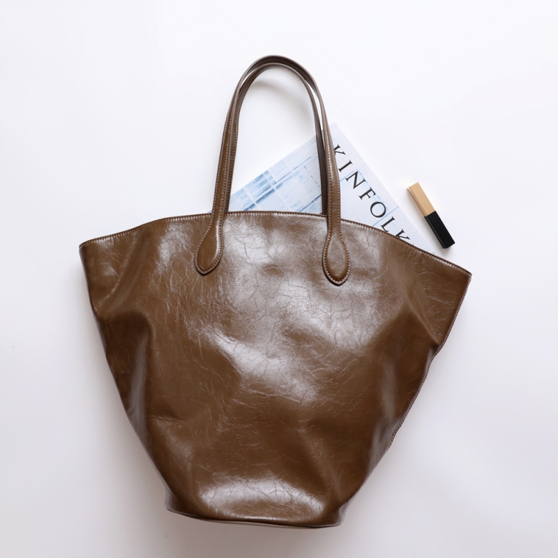 New Arrivel Brown Oil Leather Triangle Tote Bags