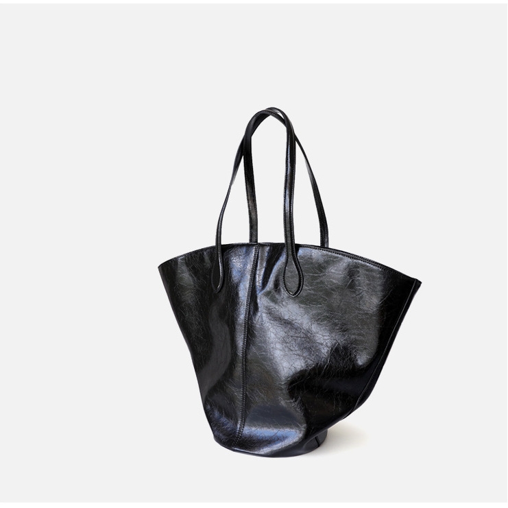 New Arrivel Black Oil Leather Triangle Tote Bags