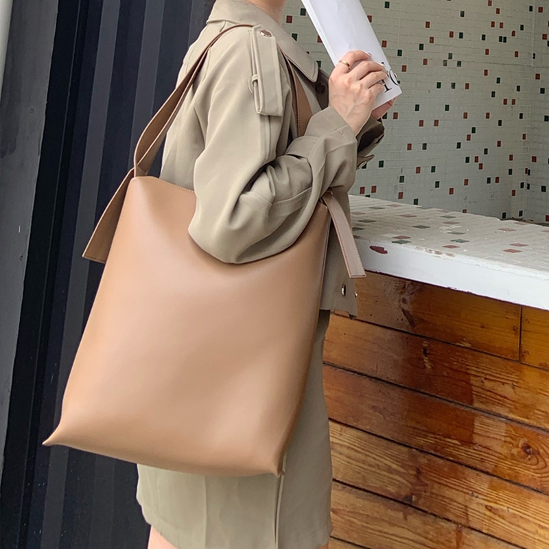 Buy Tote bags Felt bag with cognac leather handles, minimalist handbag,  felt tote, gray shoulder bag (DARK GREY) at Amazon.in