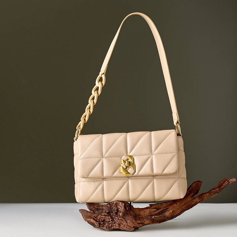 chanel quilted bag with chain strap crossbody