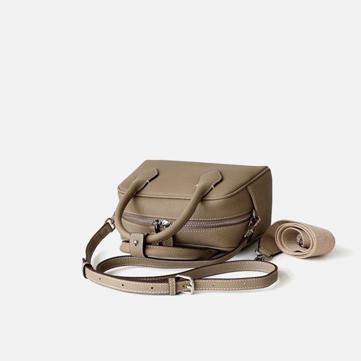 Delvaux Leather shoulder bag 31cm brown Hand bag Formal bag Ladies Authentic
