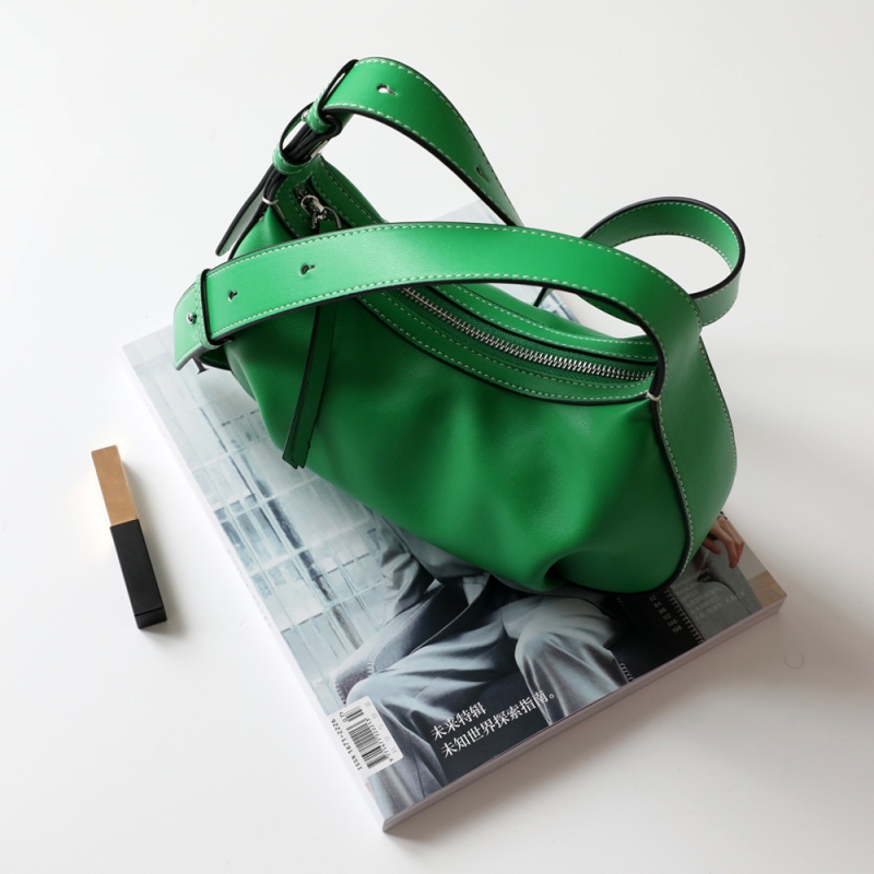 Green Minimalist Leather Shoulder Bag With Zipper