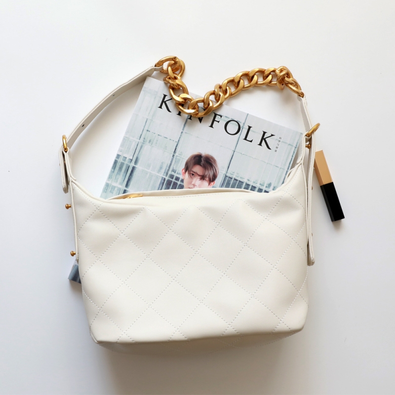 White Quilted Hobo Bag With Chain Strap Shoulder Bag