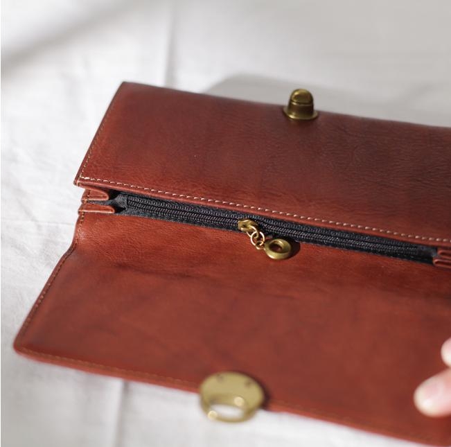 Retro Brown  Leather Turn Lock Long Wallet for Women