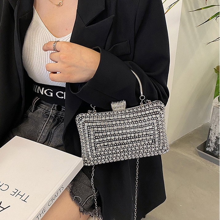 Buy CALVIN KLEIN JEANS Black Sculpted Cross Body Bag for Women Online @  Tata CLiQ Luxury