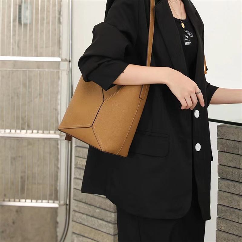 Women's Khaki Leather Geometric Pebbled Shoulder Bags