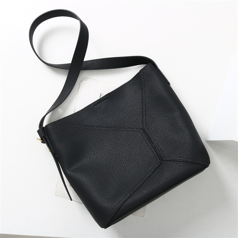 Women's Black Leather Geometric Pebbled Shoulder Bags