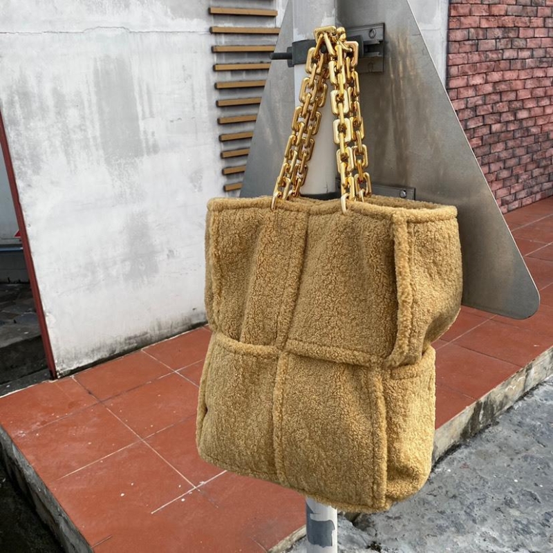 Ginger Woven Furry Shoulder Bag Large Chain Tote Soft Handbags