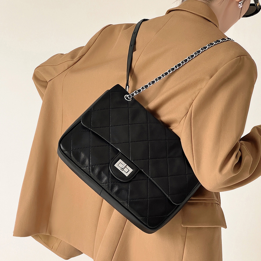 Chanel Chain Around Shoulder Bag Crossbody Black Calfskin Leather K16