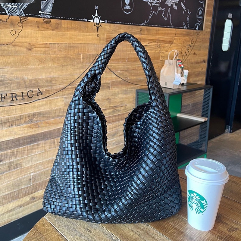Woven basket bag + detachable pouch - Black