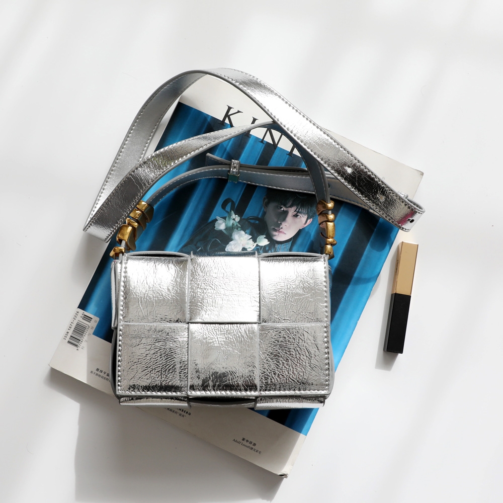 Kipling silver crossbody nylon bag/purse w money keychain | Nylon bag,  Purses, Purses and bags