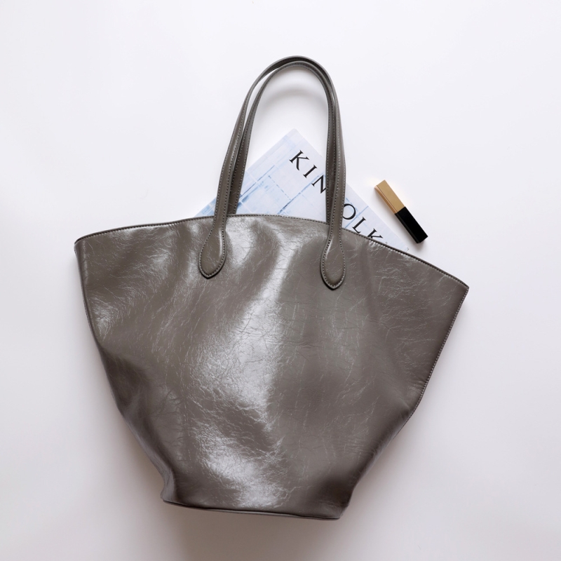 2022 Fall Arrivel Grey Oil Leather Triangle Tote Bags