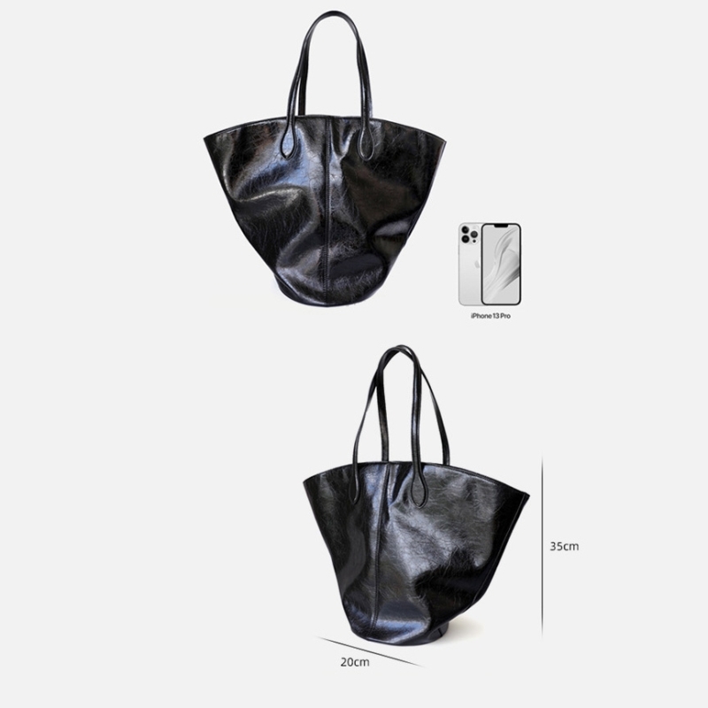 2022 Fall Arrivel Black Oil Leather Triangle Tote Bags