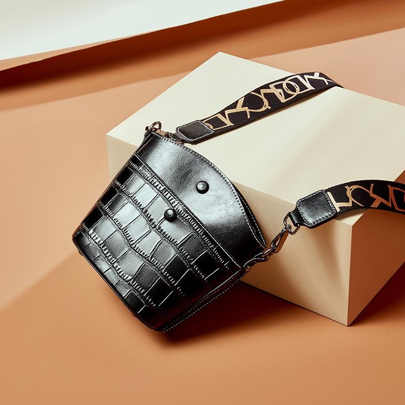 Black Retro Croc-effect Leather Bucket Bag Wide Strap Crossbody Bag