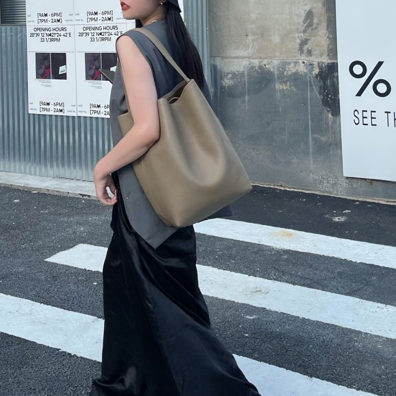 Women's Grey Leather High-capacity Shoulder Bucket Bag